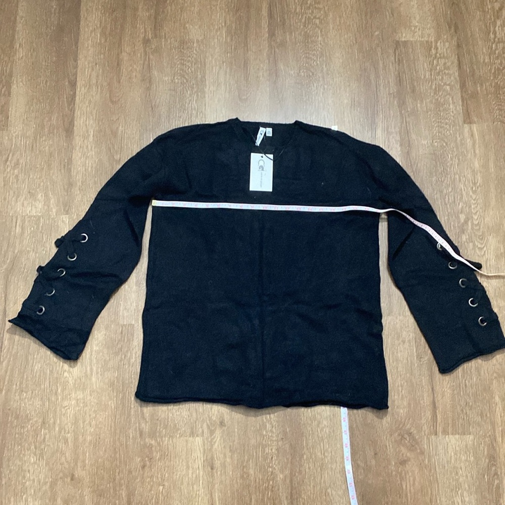 NWT Cable & Gauge Women's Long-Sleeved Black Sweater Bell Sleeve